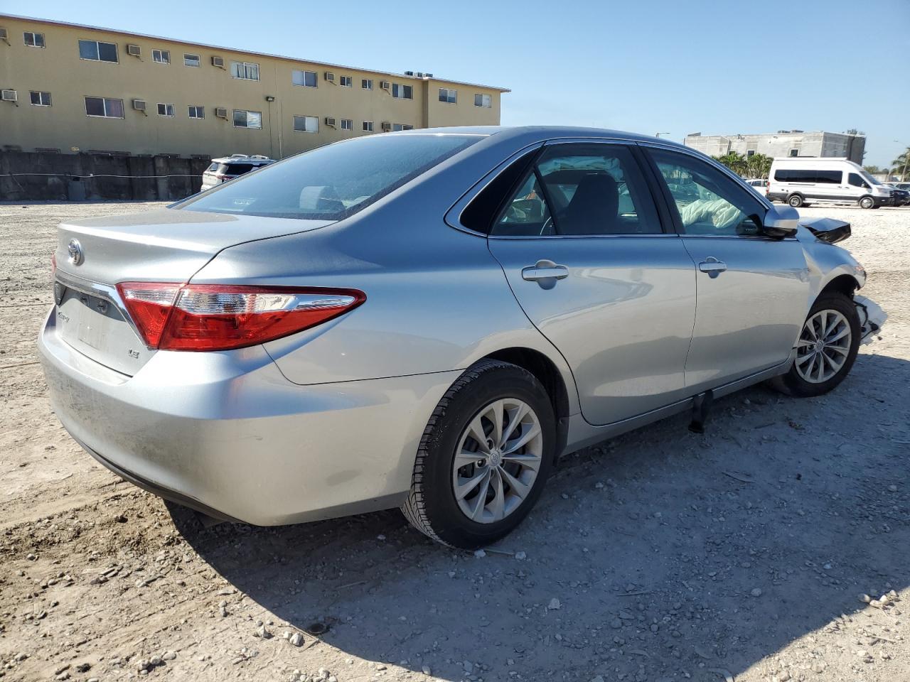 2017 TOYOTA CAMRY LE - Фото 3