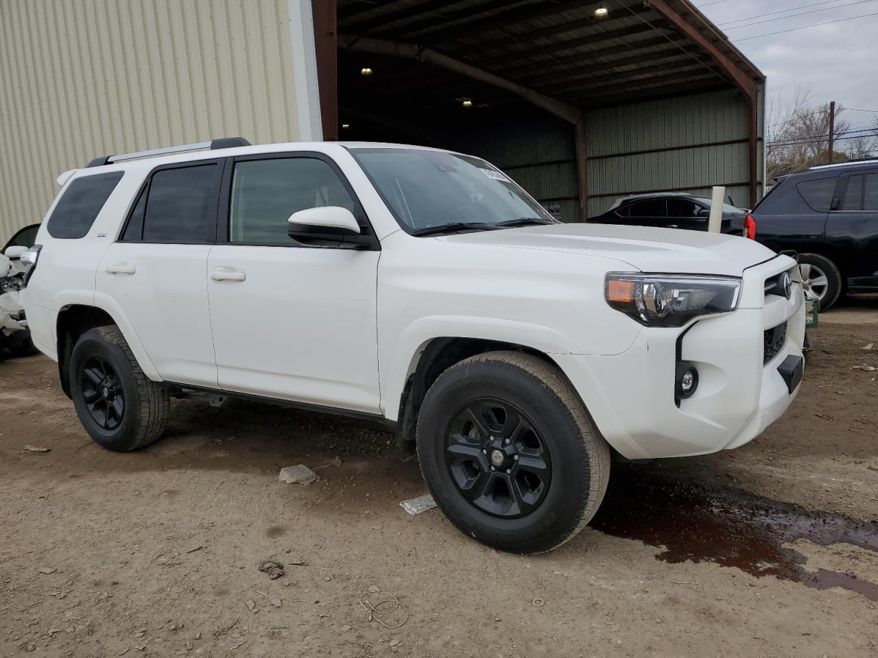2022 TOYOTA 4RUNNER SR - Image 4