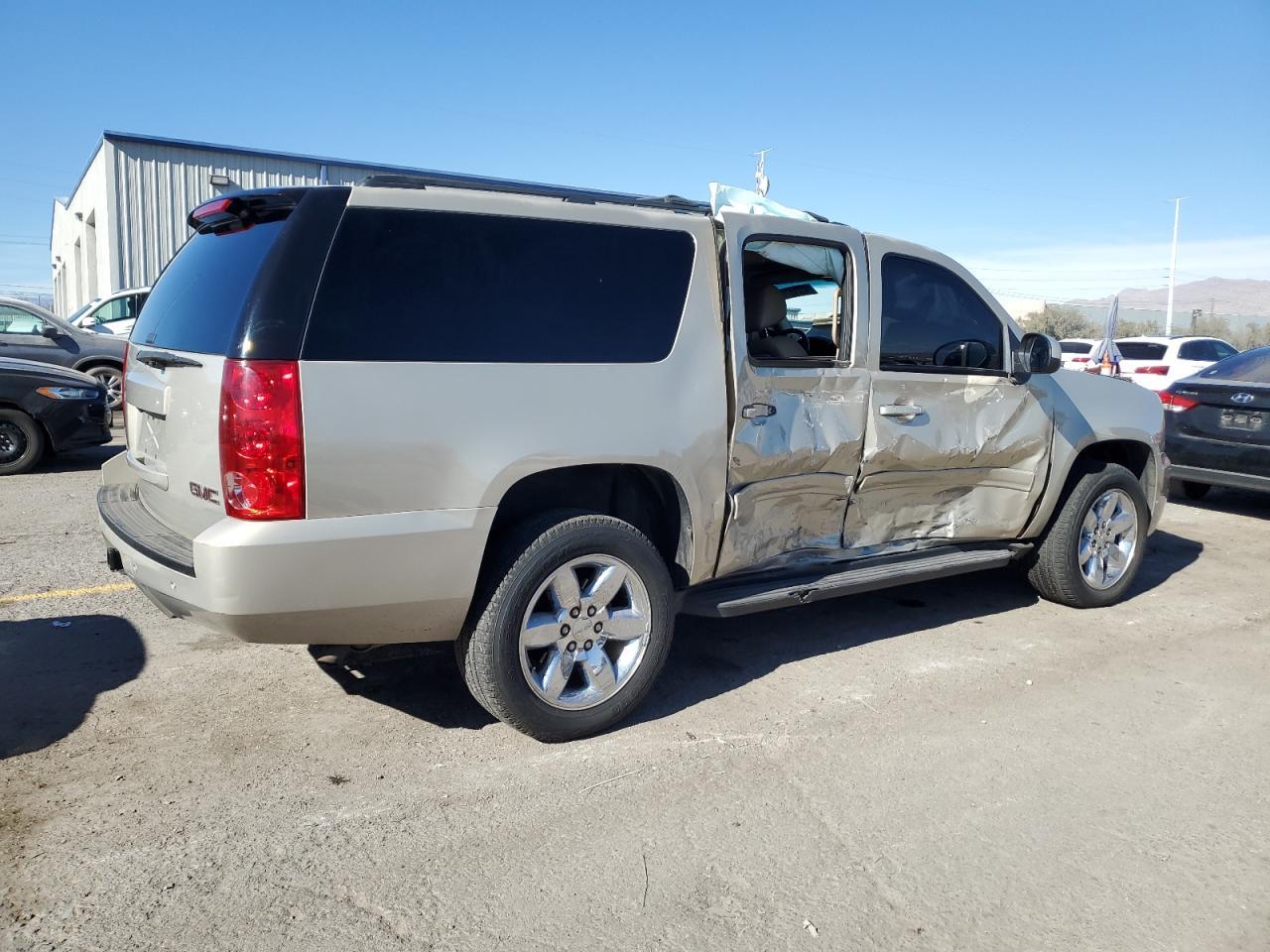 2012 GMC YUKON XL K - Image 3