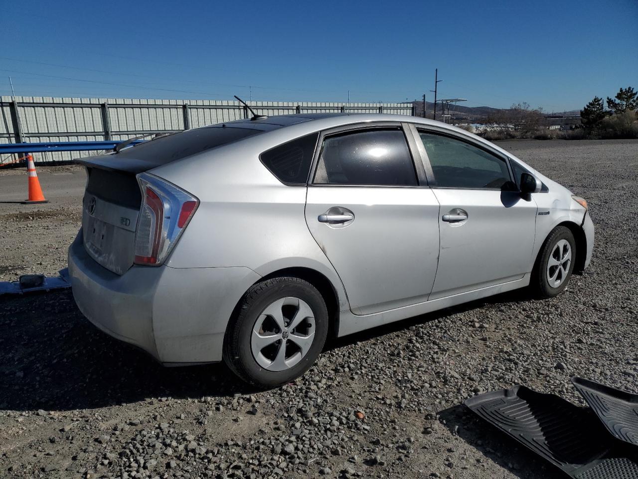 2015 TOYOTA PRIUS - Image 3