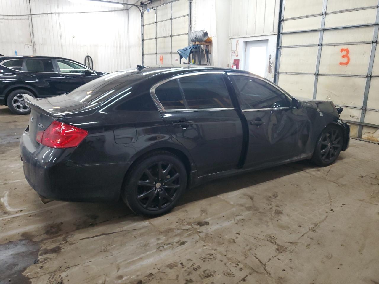 2011 INFINITI G37 - Фото 3