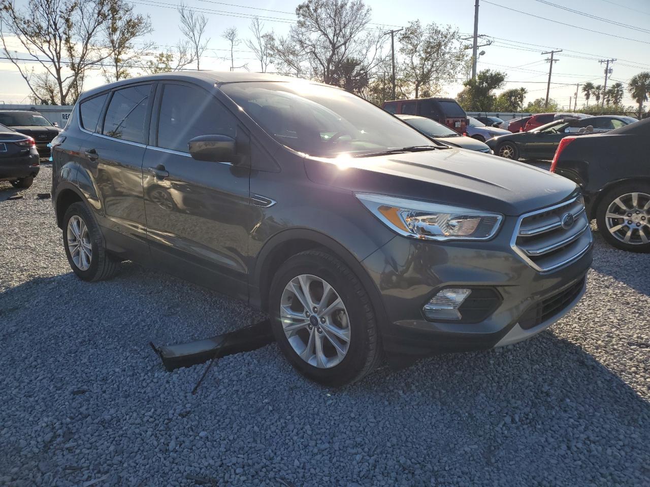 2017 FORD ESCAPE SE - Фото 4