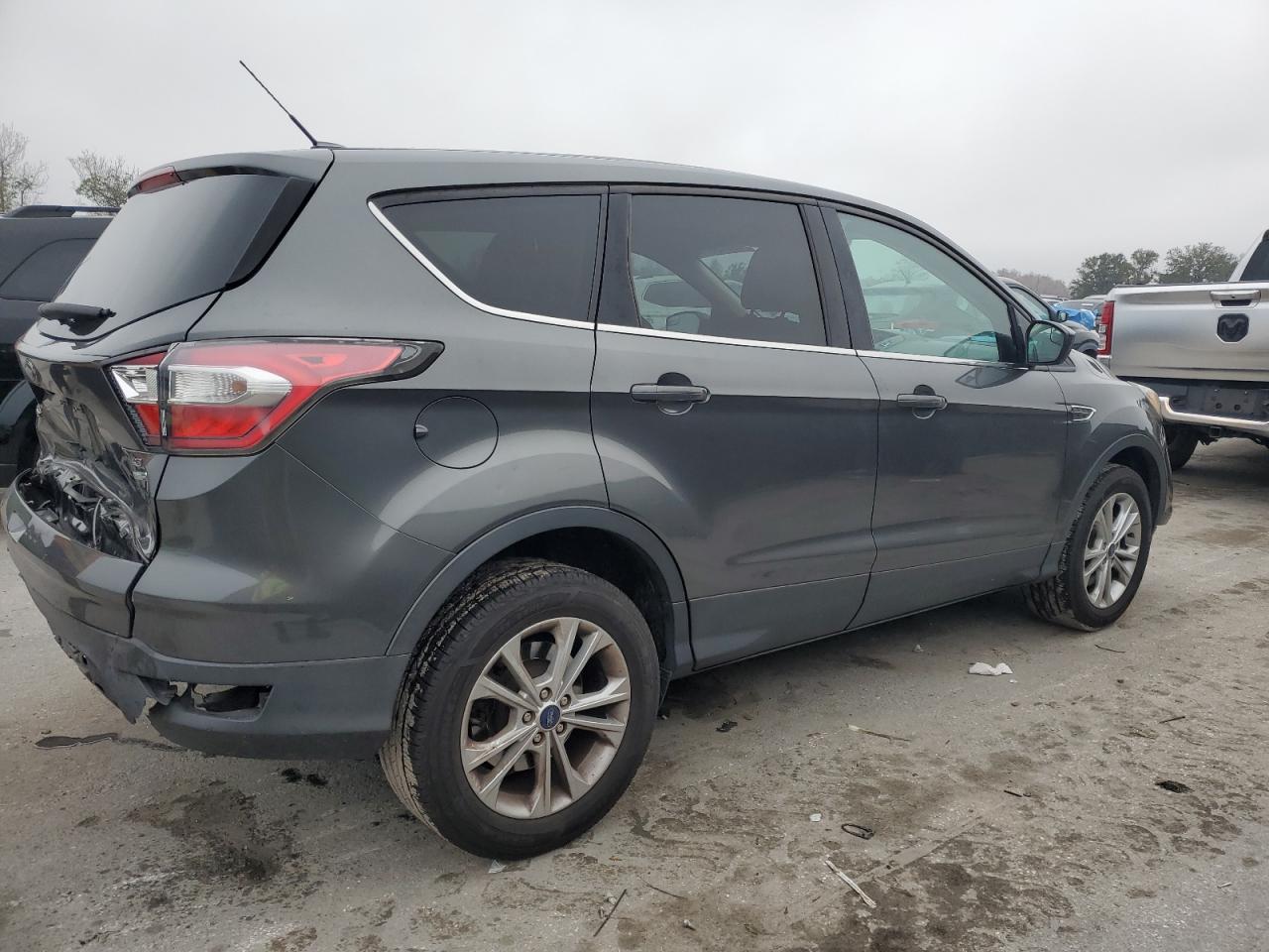 2017 FORD ESCAPE SE - Image 3