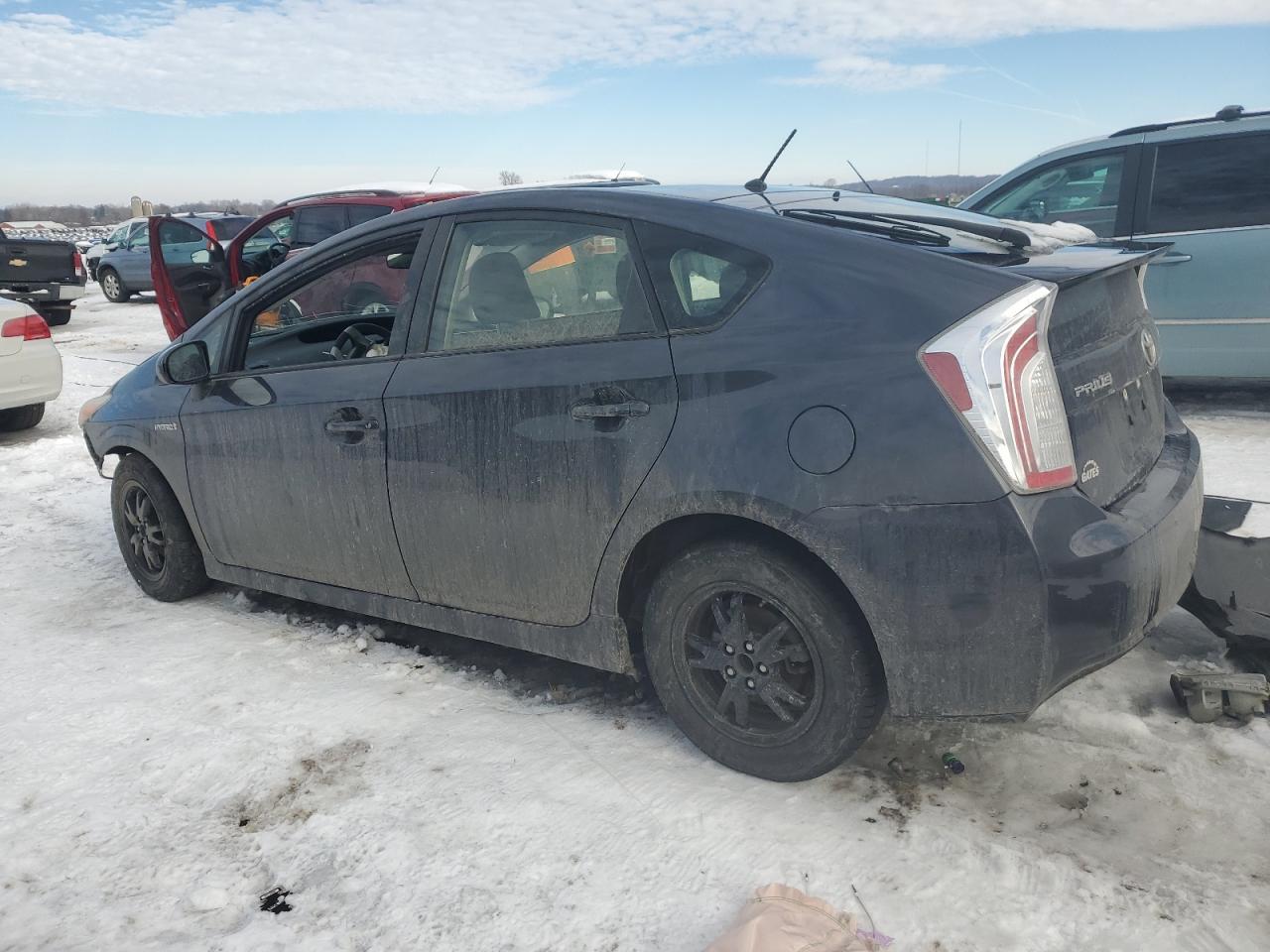 2013 TOYOTA PRIUS - Фото 2