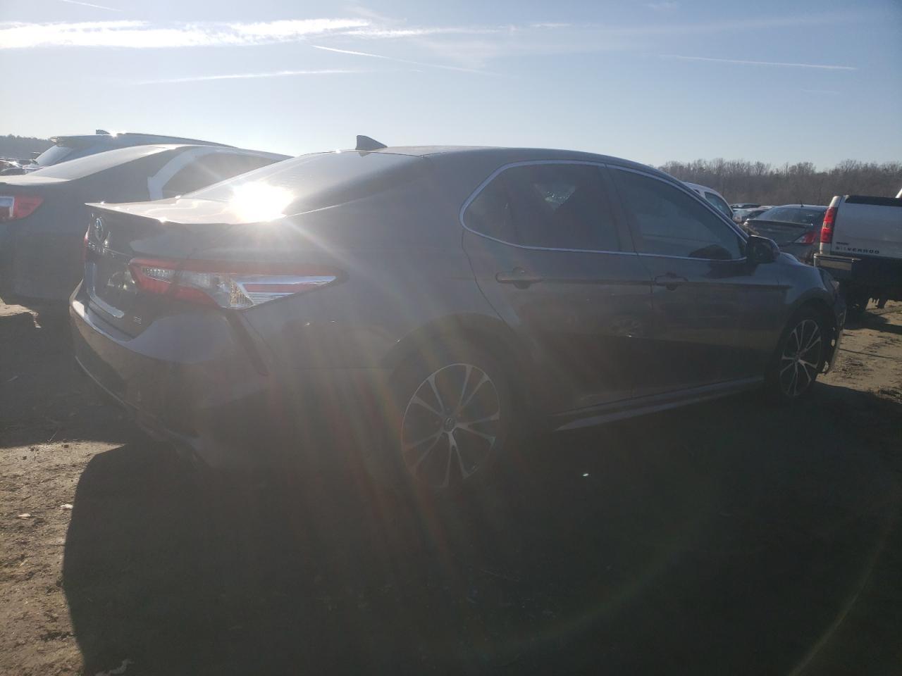 2020 TOYOTA CAMRY SE - Image 3