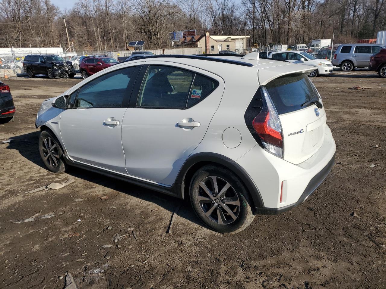 2018 TOYOTA PRIUS C - Image 2