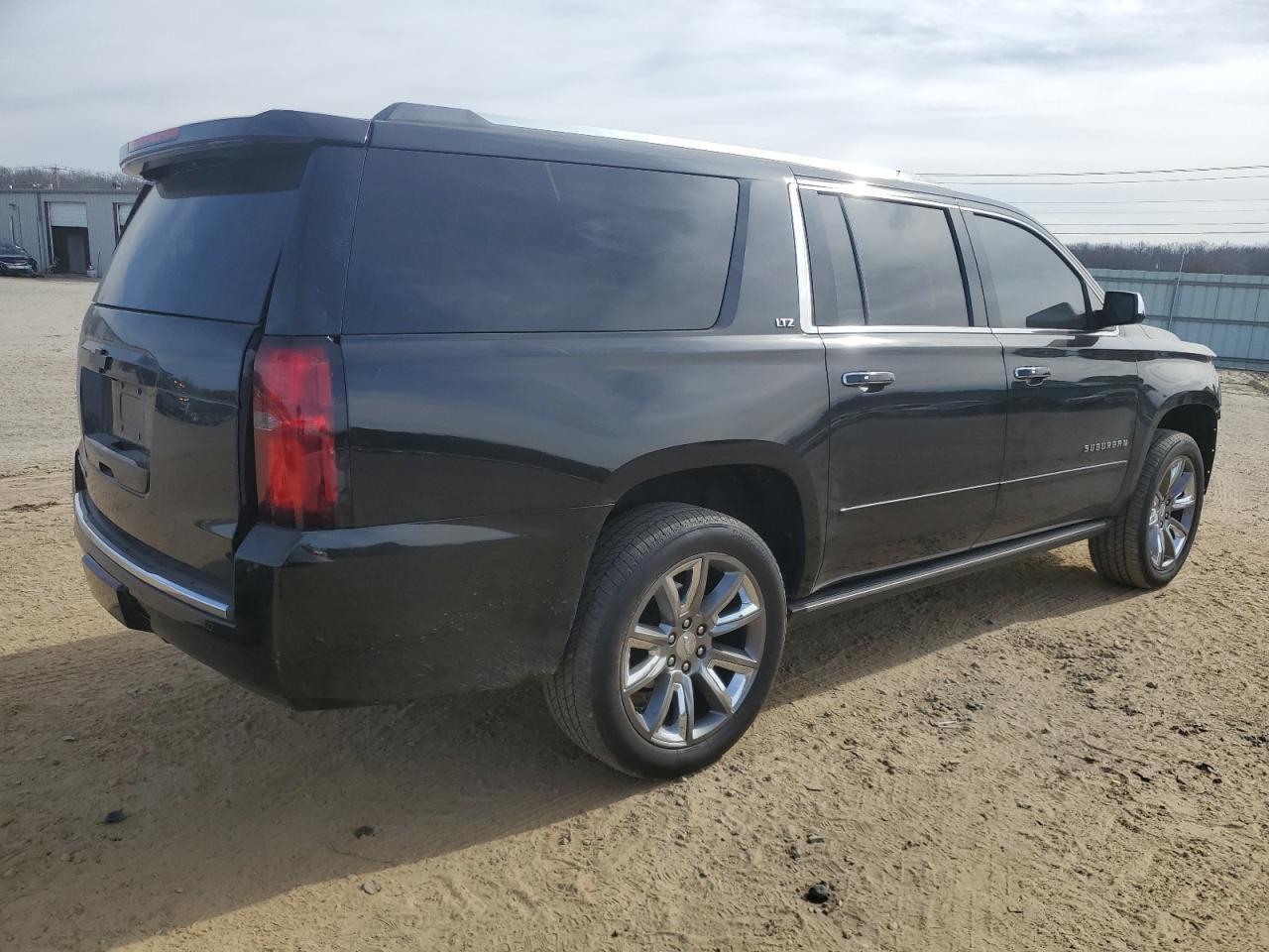 2015 CHEVROLET SUBURBAN C - Image 3