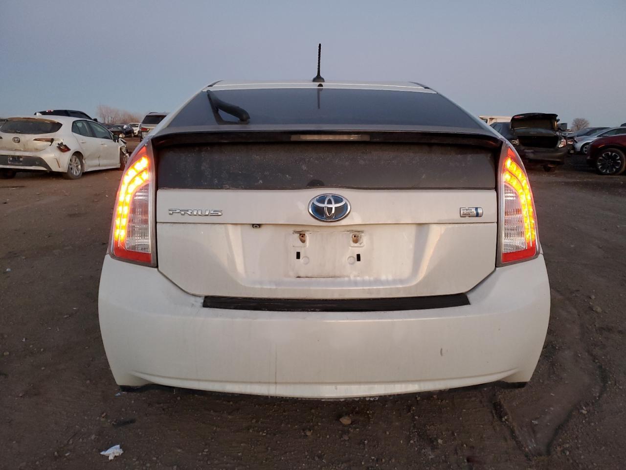 2015 TOYOTA PRIUS - Image 6