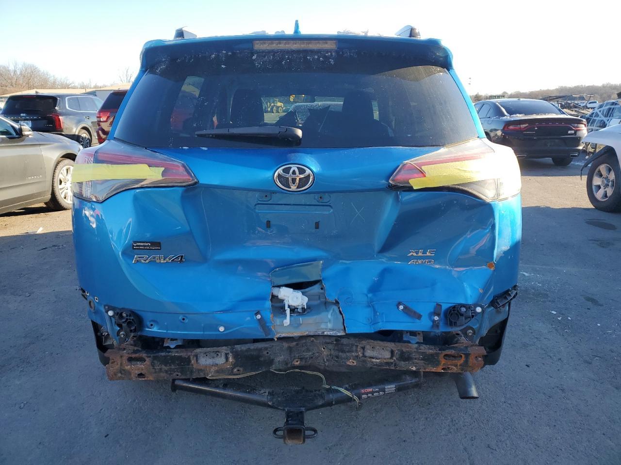 2017 TOYOTA RAV4 XLE - Image 6