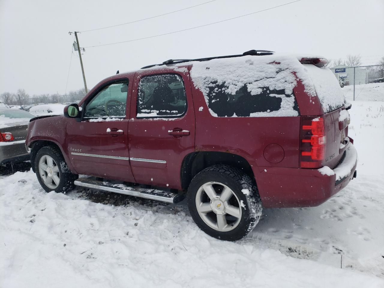 2011 CHEVROLET TAHOE K150 - Фото 2