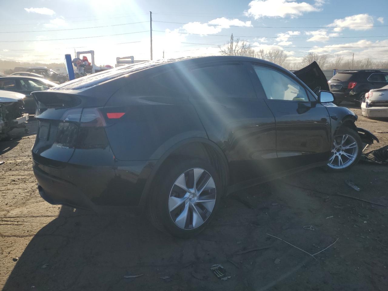 2024 TESLA MODEL Y - Image 3