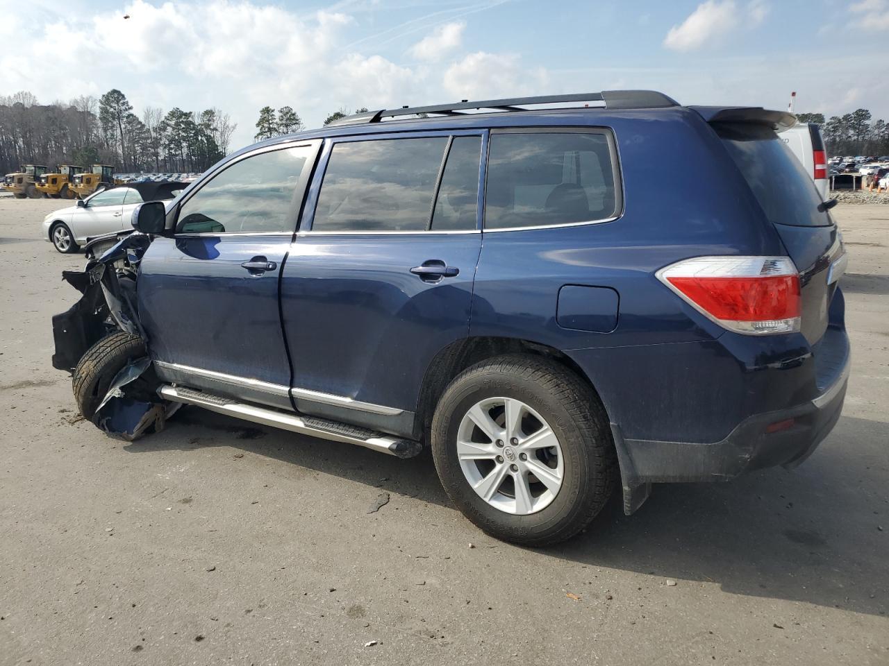 2012 TOYOTA HIGHLANDER - Image 2