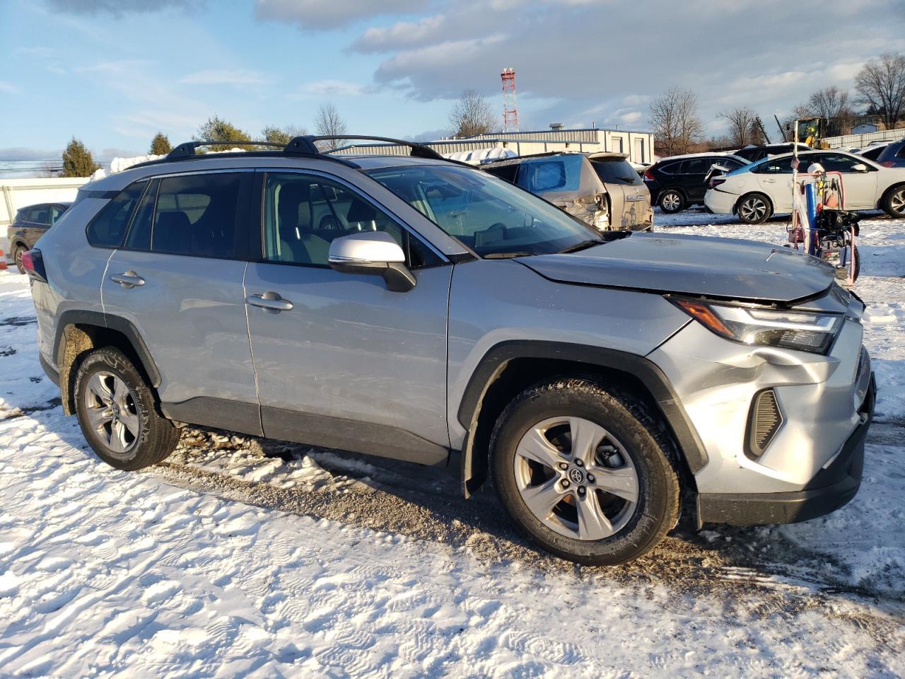 2022 TOYOTA RAV4 XLE - Фото 4