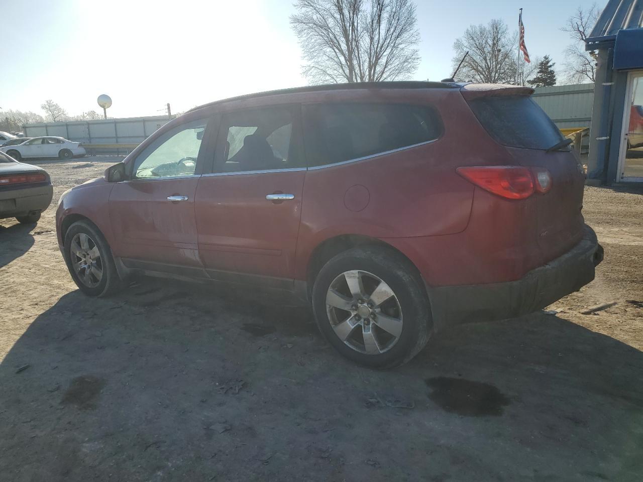 2012 CHEVROLET TRAVERSE L - Image 2