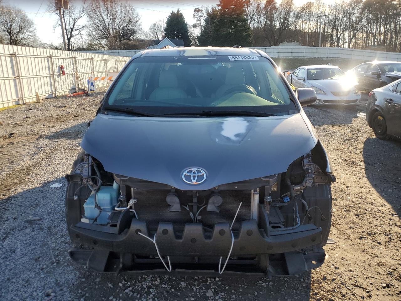 2013 TOYOTA SIENNA XLE - Фото 5