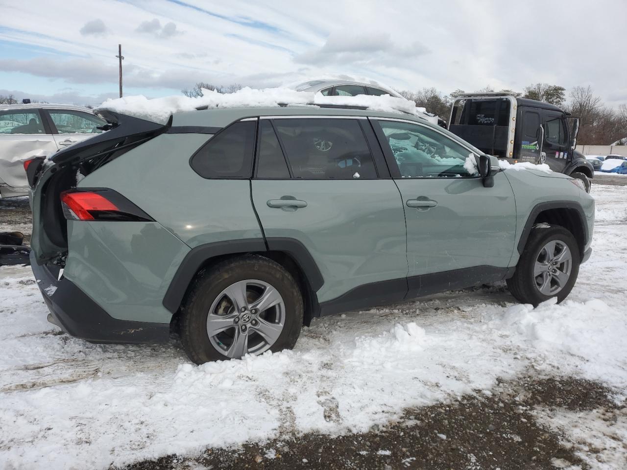 2022 TOYOTA RAV4 XLE - Фото 3