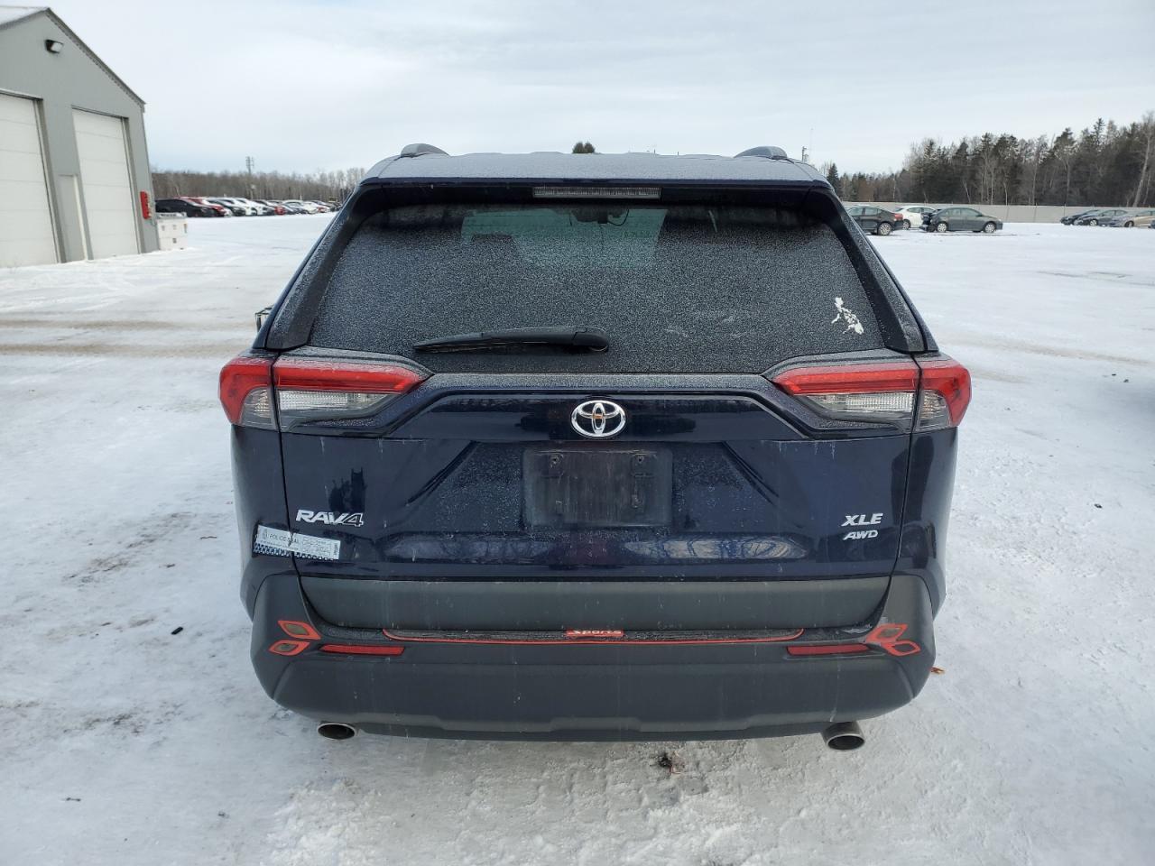 2020 TOYOTA RAV4 XLE - Фото 6