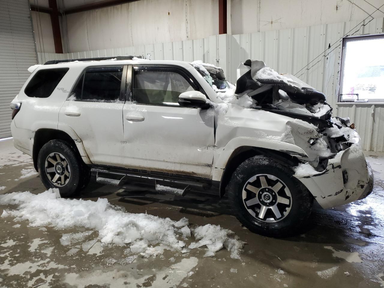 2019 TOYOTA 4RUNNER SR - Image 4