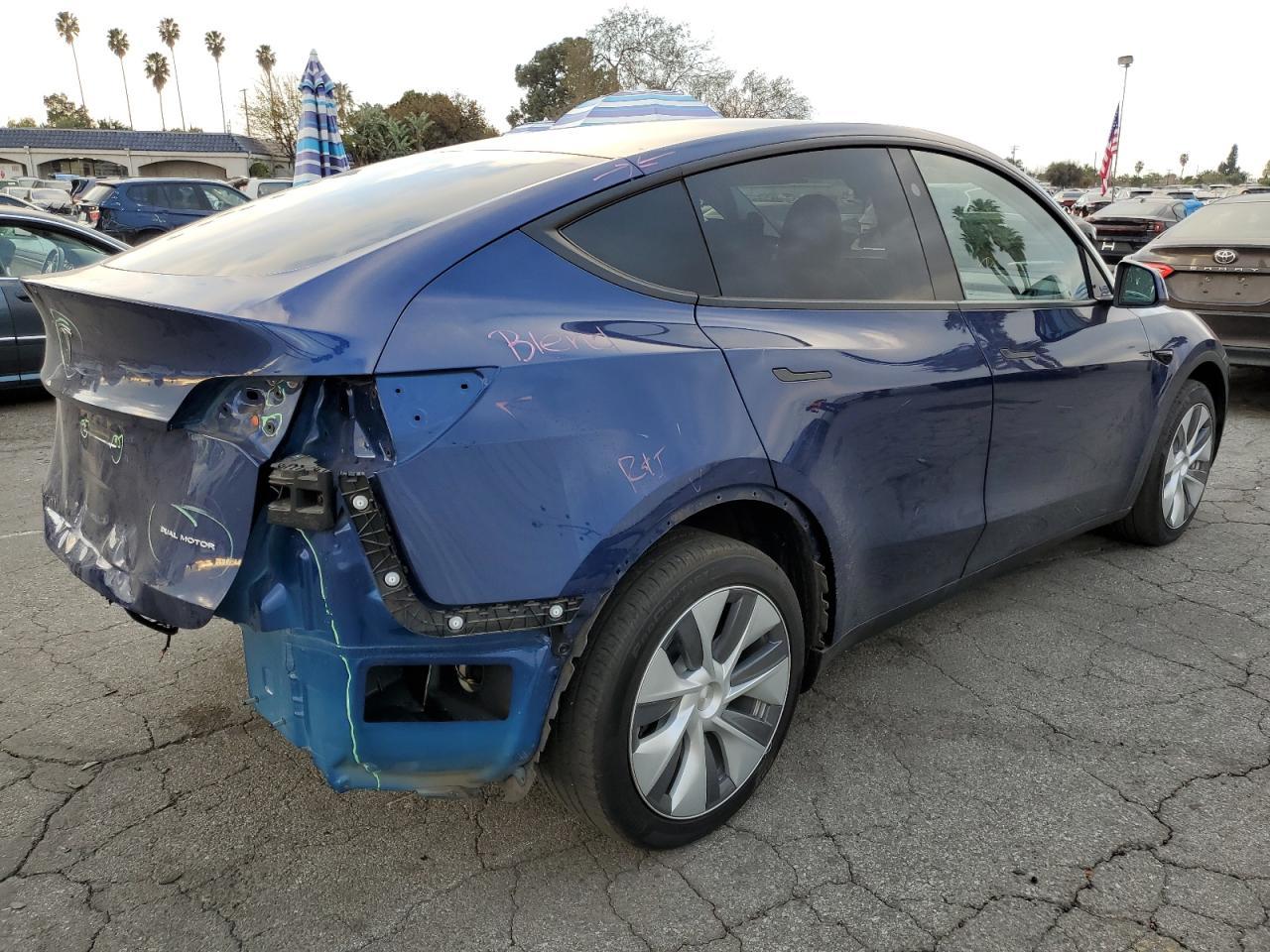 2023 TESLA MODEL Y - Фото 3