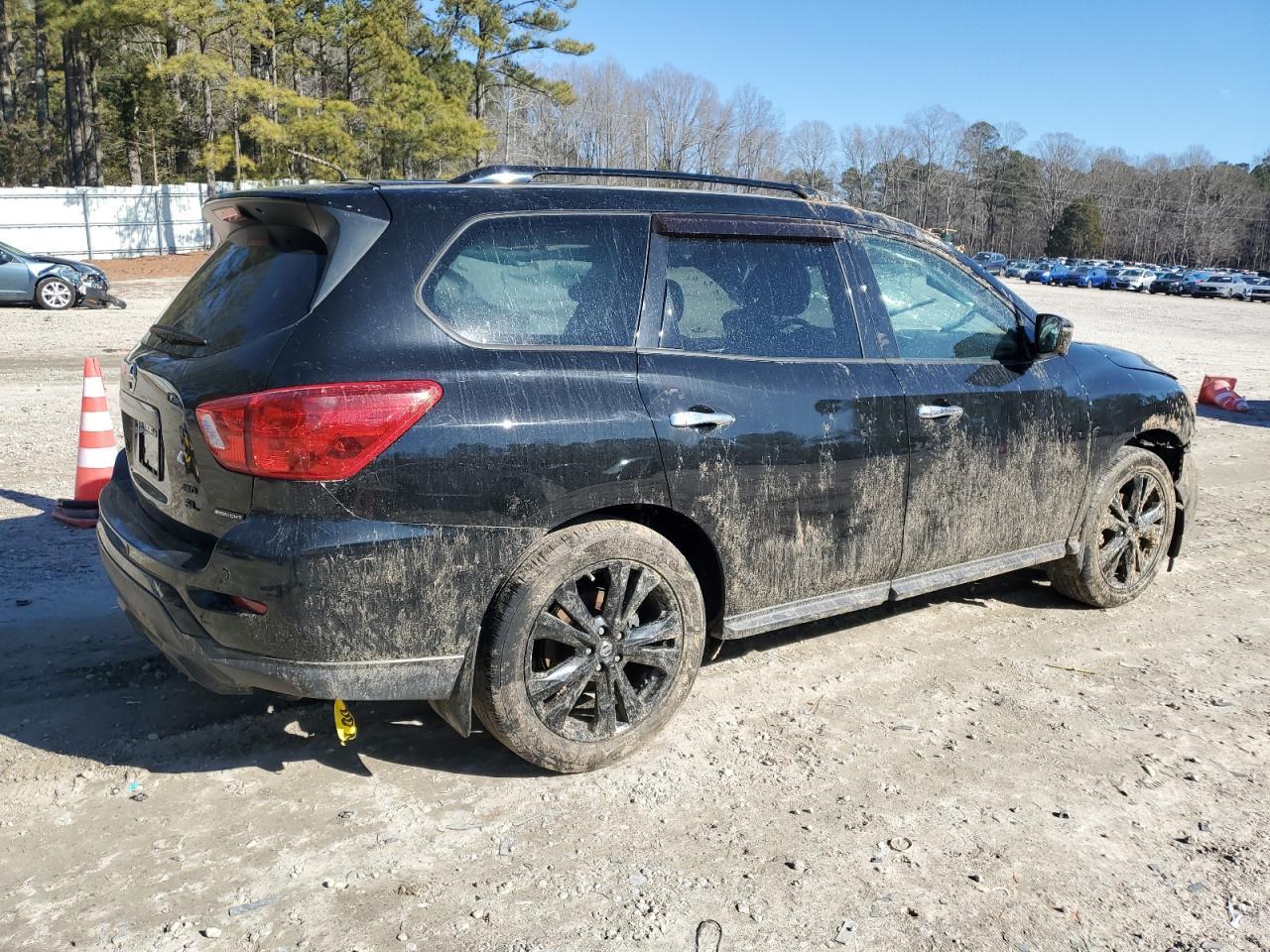 2018 NISSAN PATHFINDER - Фото 3