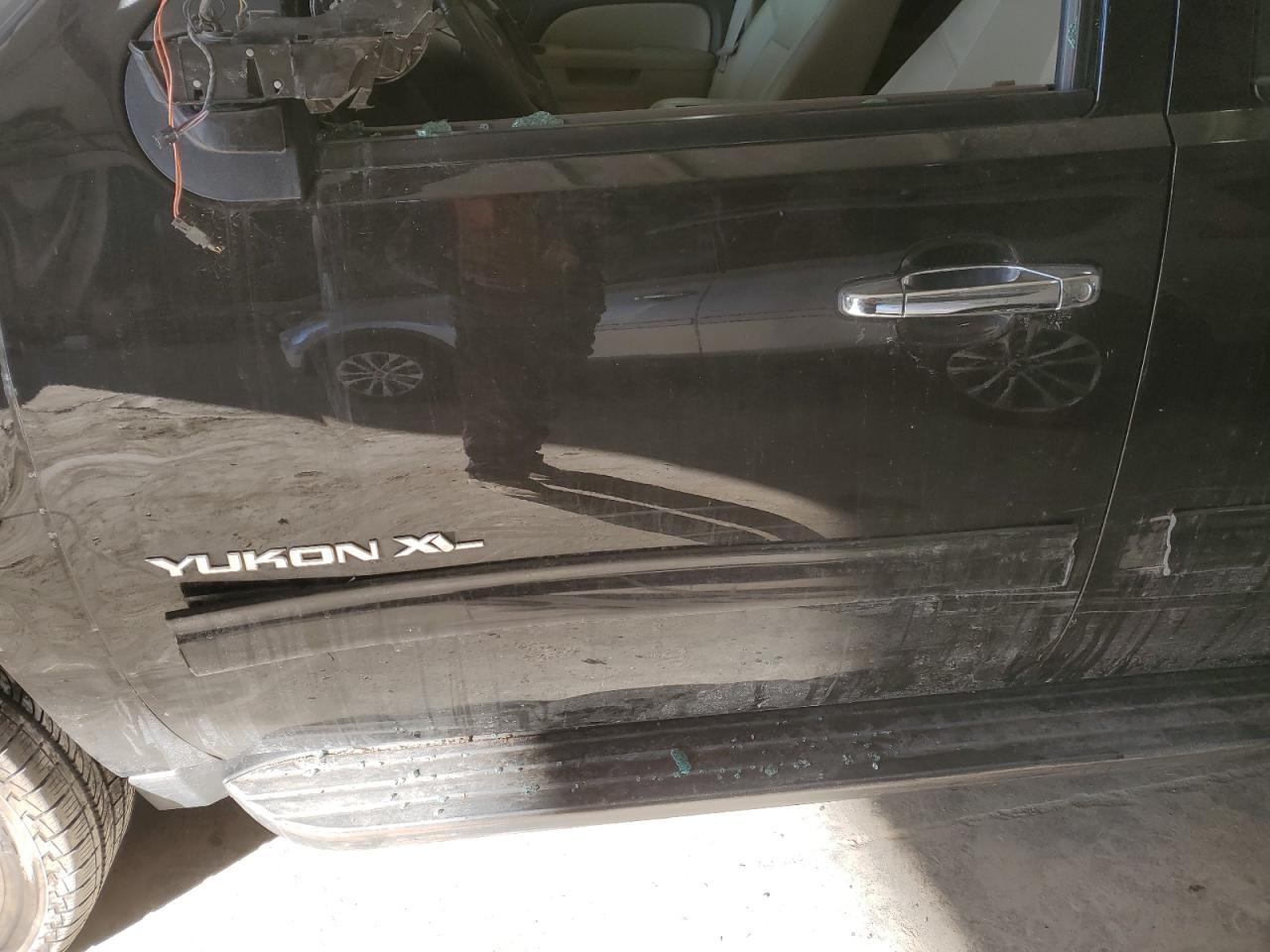 2012 GMC YUKON XL K - Image 7