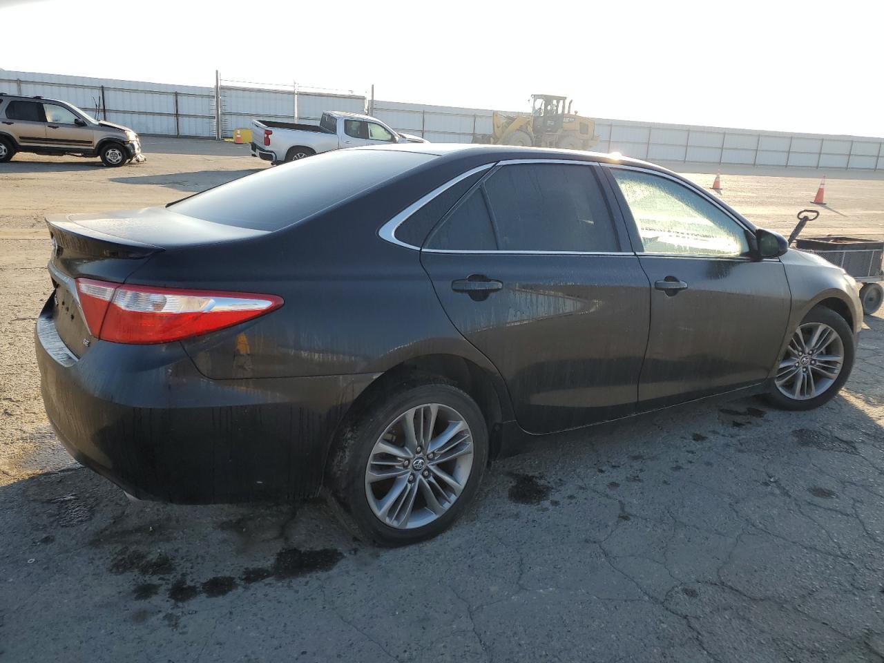2017 TOYOTA CAMRY LE - Фото 3