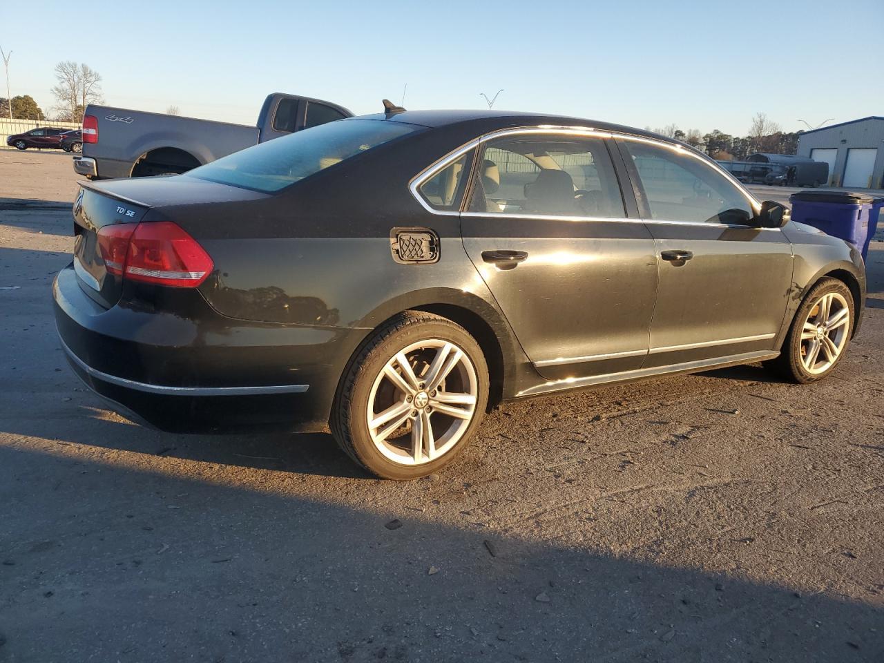 2013 VOLKSWAGEN PASSAT SE - Image 3