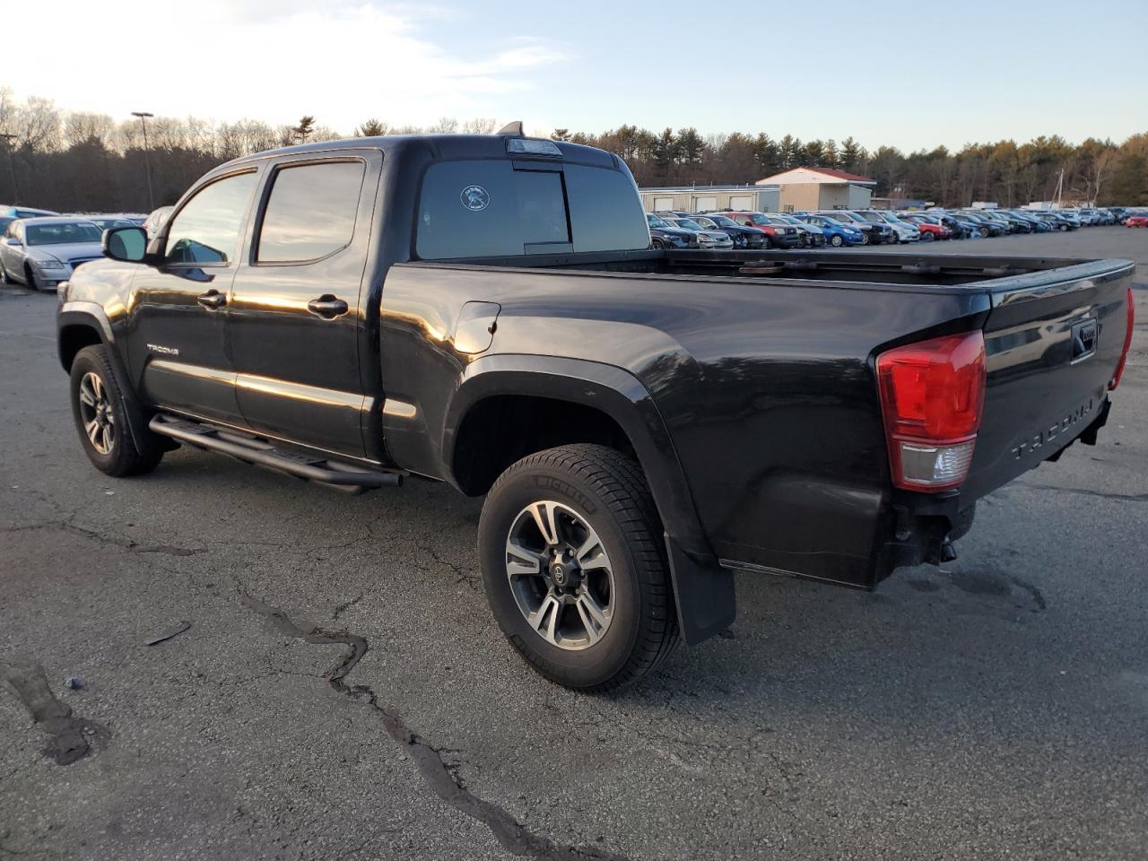 2017 TOYOTA TACOMA - Фото 2