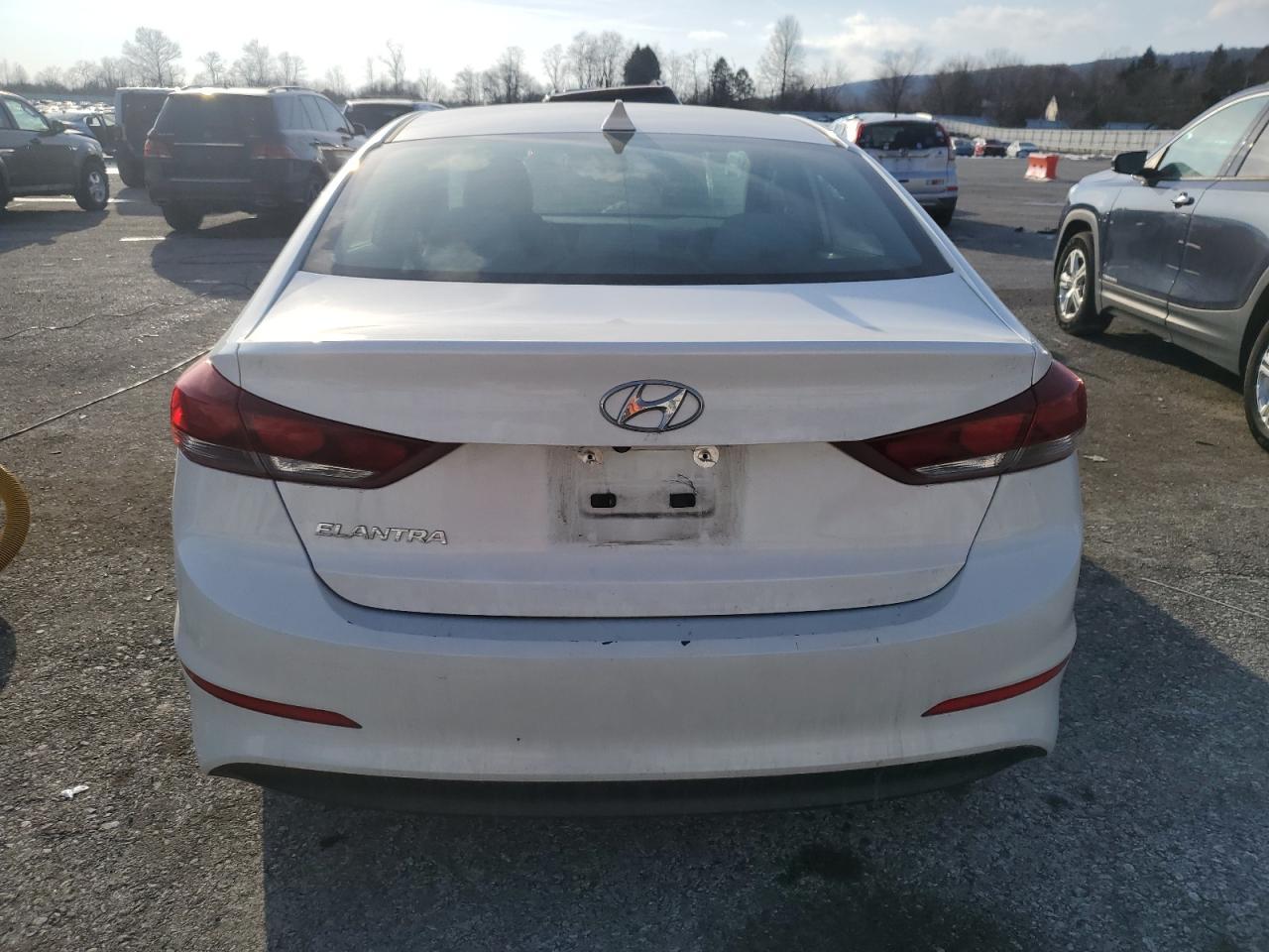 2018 HYUNDAI ELANTRA SE - Image 6
