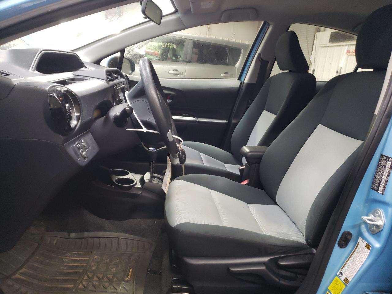 2015 TOYOTA PRIUS C - Image 7