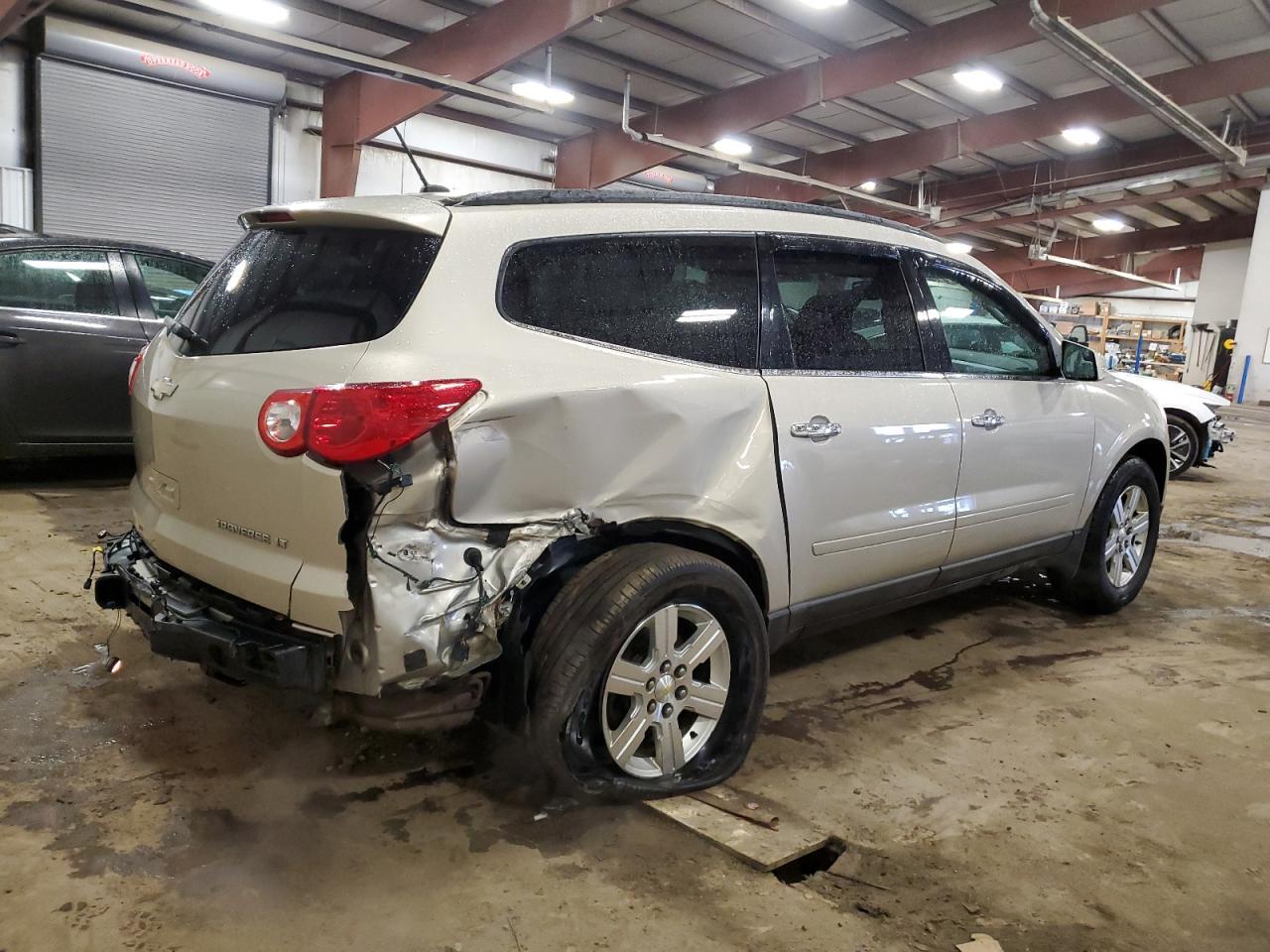 2011 CHEVROLET TRAVERSE L - Image 3
