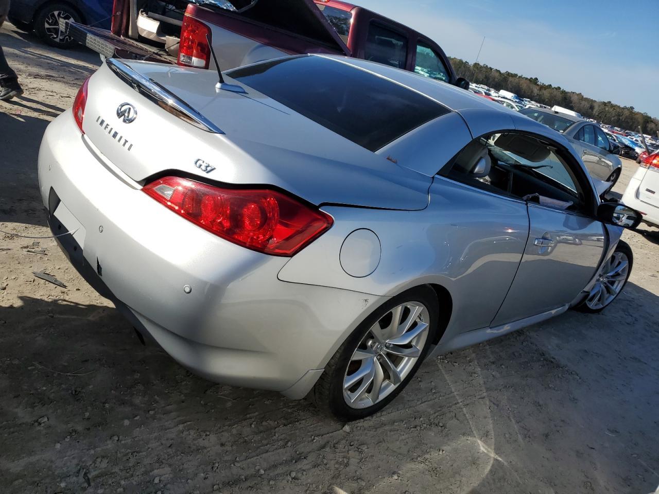 2011 INFINITI G37 BASE - Фото 3