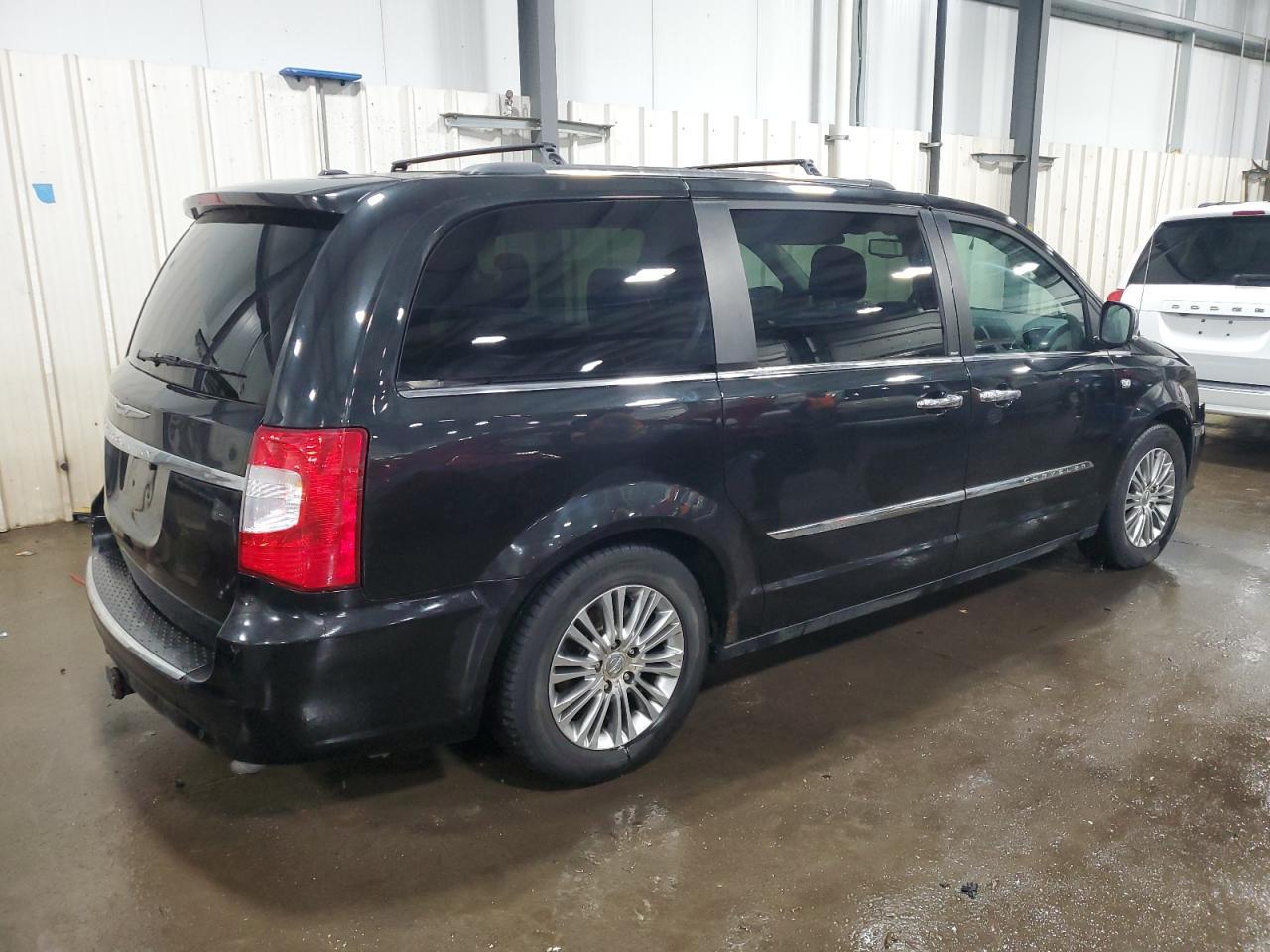 2014 CHRYSLER TOWN & COU - Фото 3