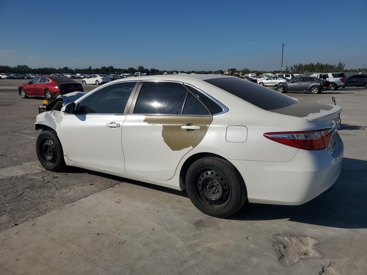 2015 TOYOTA CAMRY LE - Фото 2