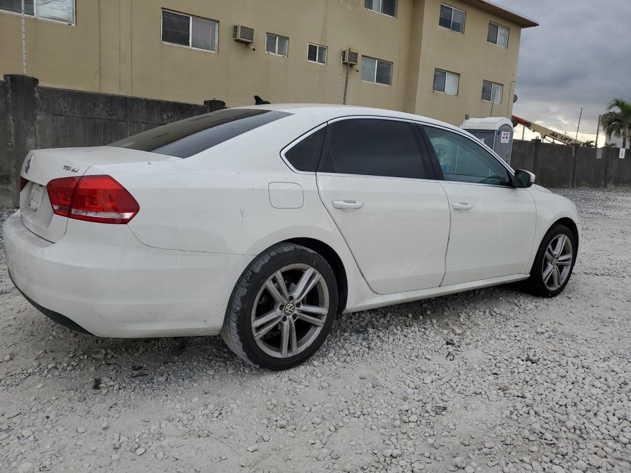 2014 VOLKSWAGEN PASSAT SE - Фото 3