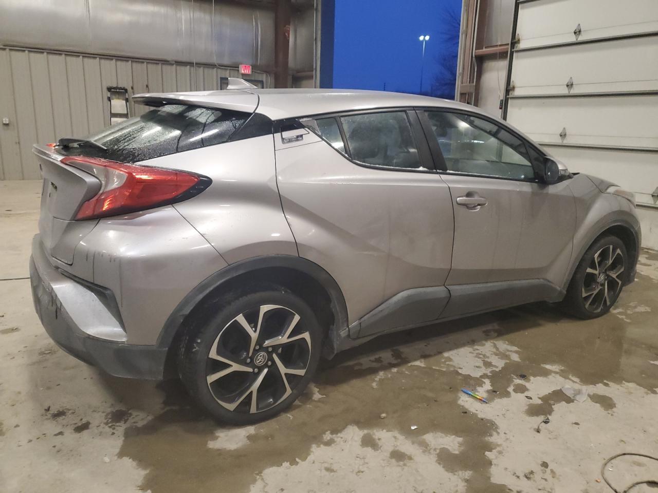 2018 TOYOTA C-HR XLE - Image 3
