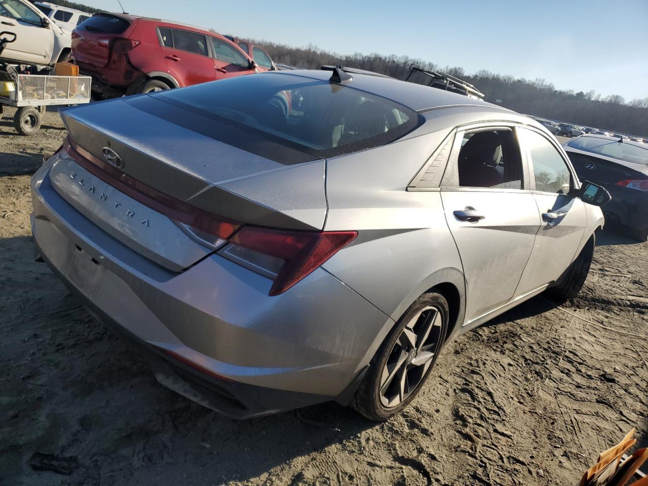 2023 HYUNDAI ELANTRA SE - Image 3