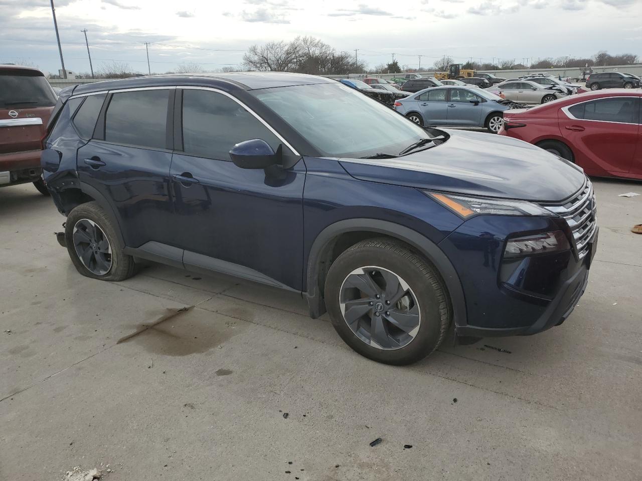 2024 NISSAN ROGUE SV - Image 4