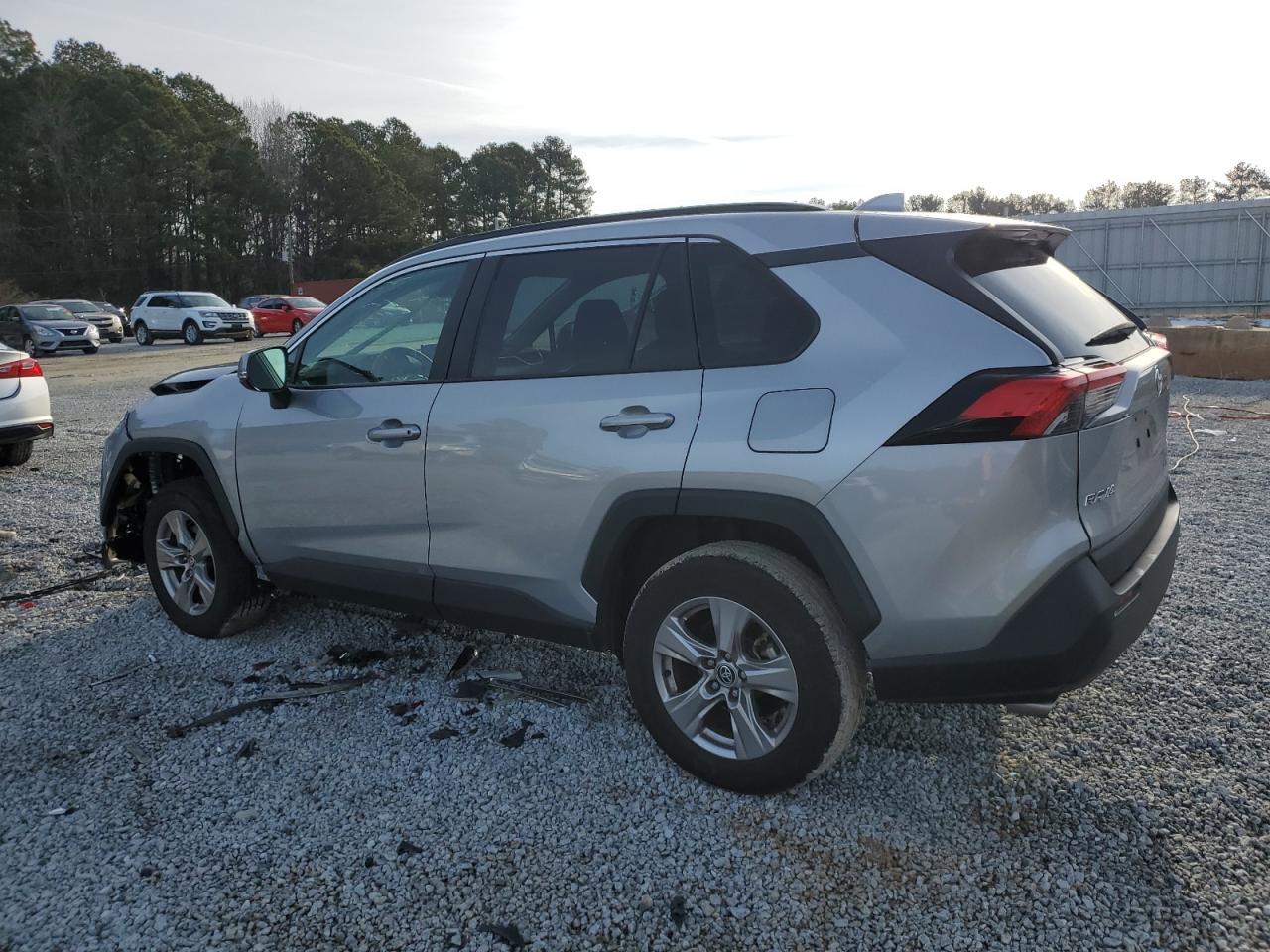 2022 TOYOTA RAV4 XLE - Фото 2