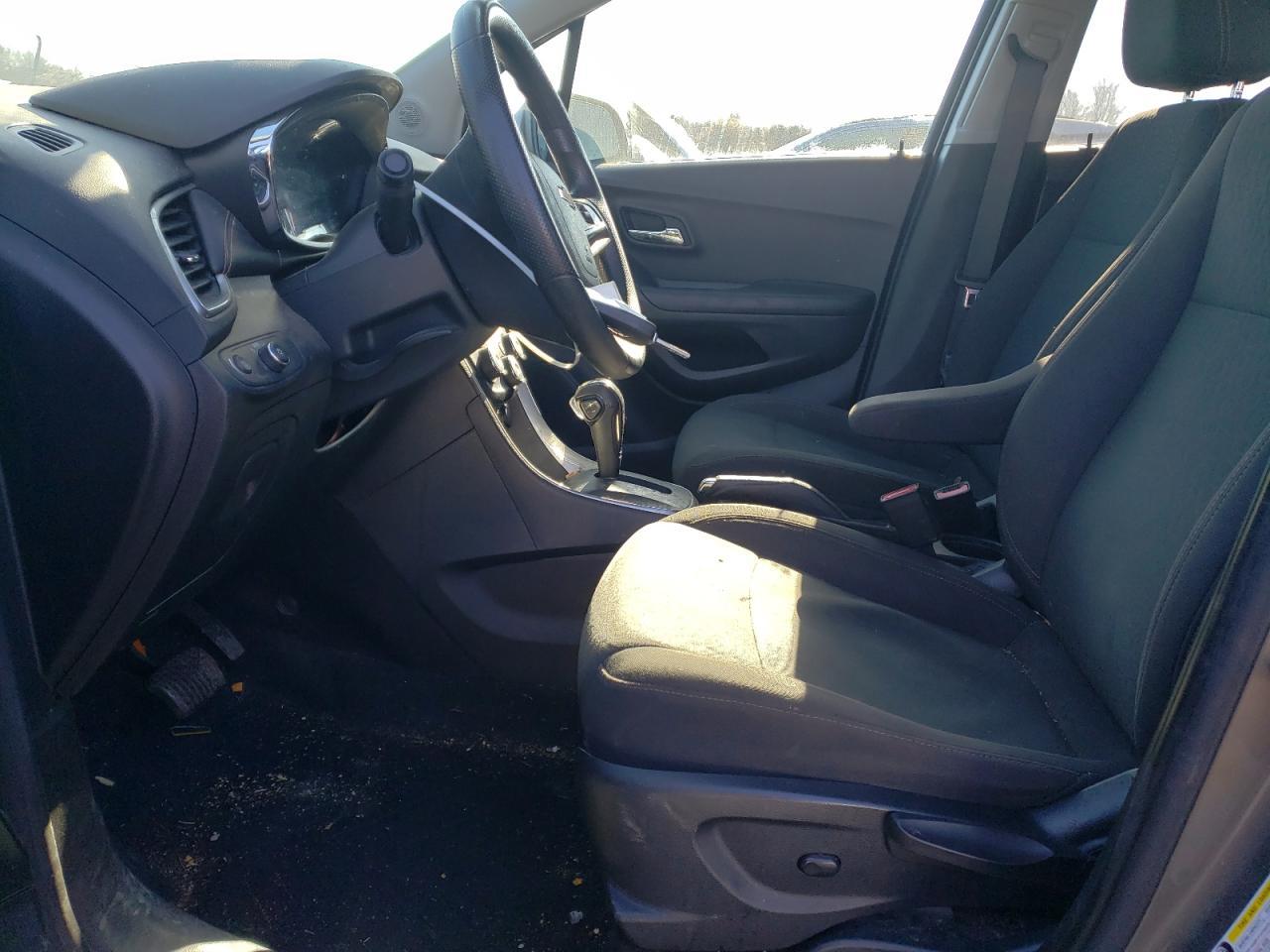 2021 CHEVROLET TRAX LS - Image 7