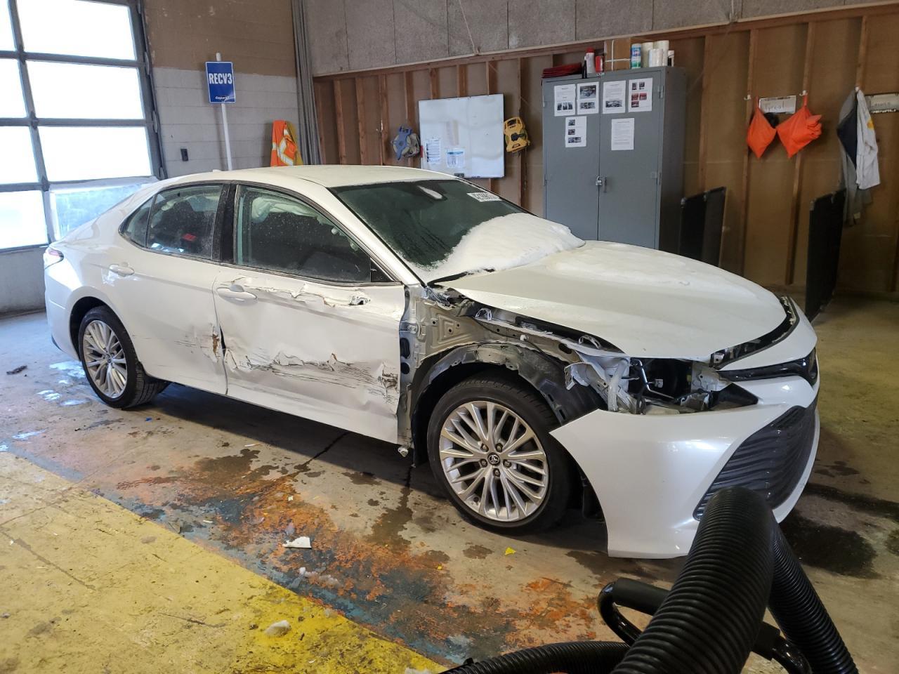 2019 TOYOTA CAMRY L - Фото 4