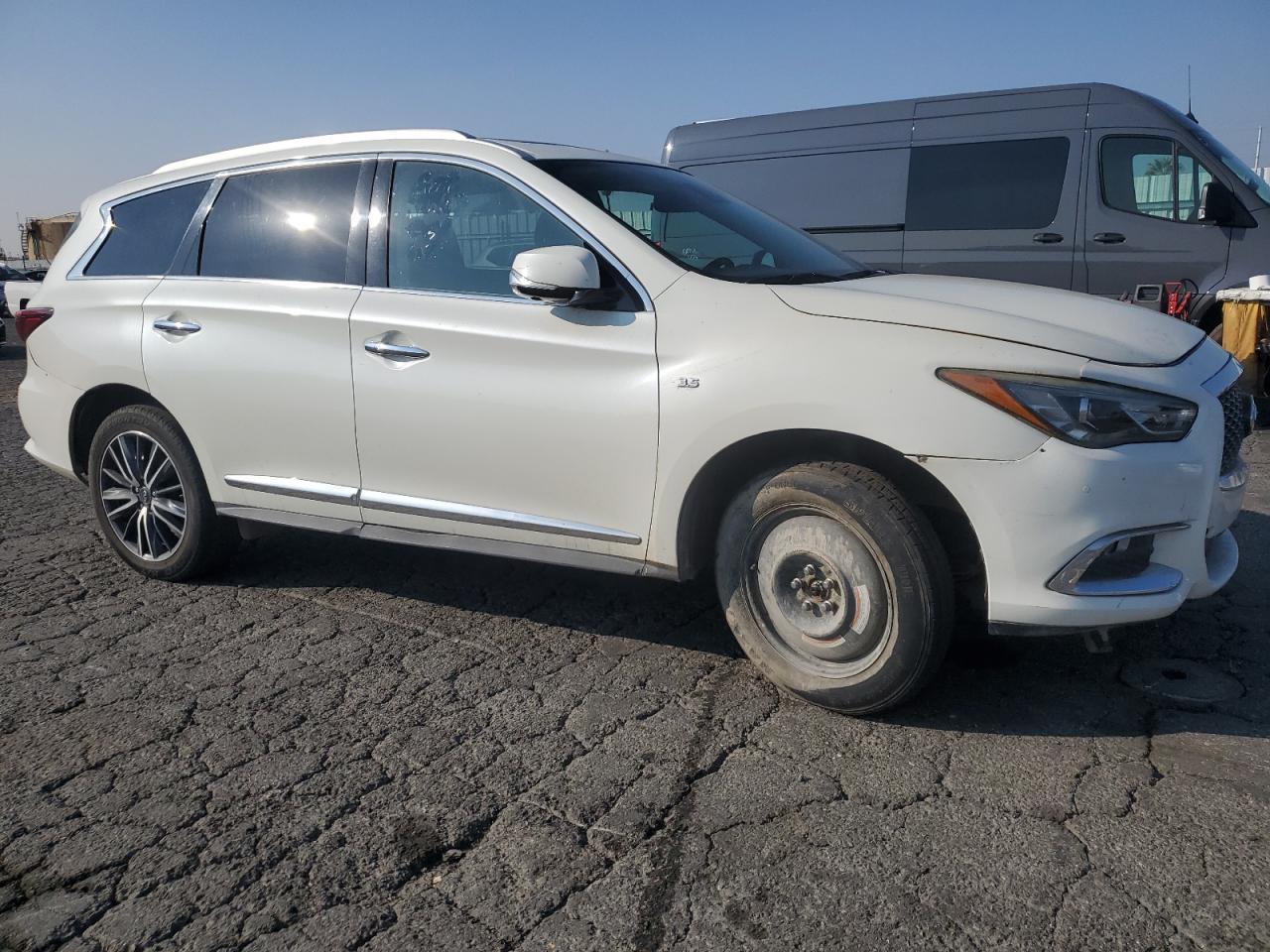 2019 INFINITI QX60 LUXE - Image 4