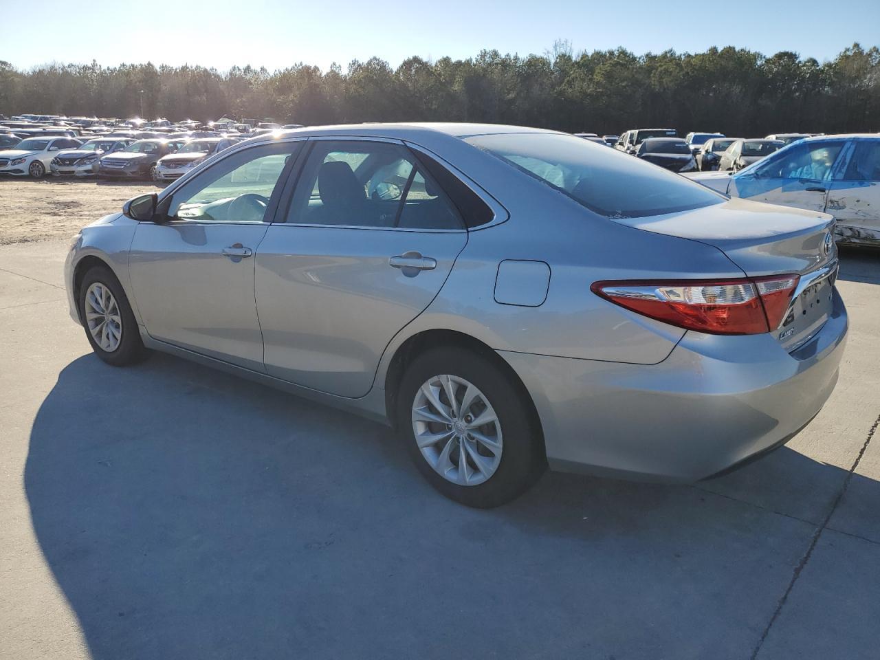 2016 TOYOTA CAMRY LE - Фото 2