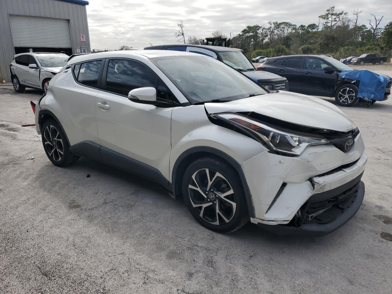 2019 TOYOTA C-HR XLE - Фото 4