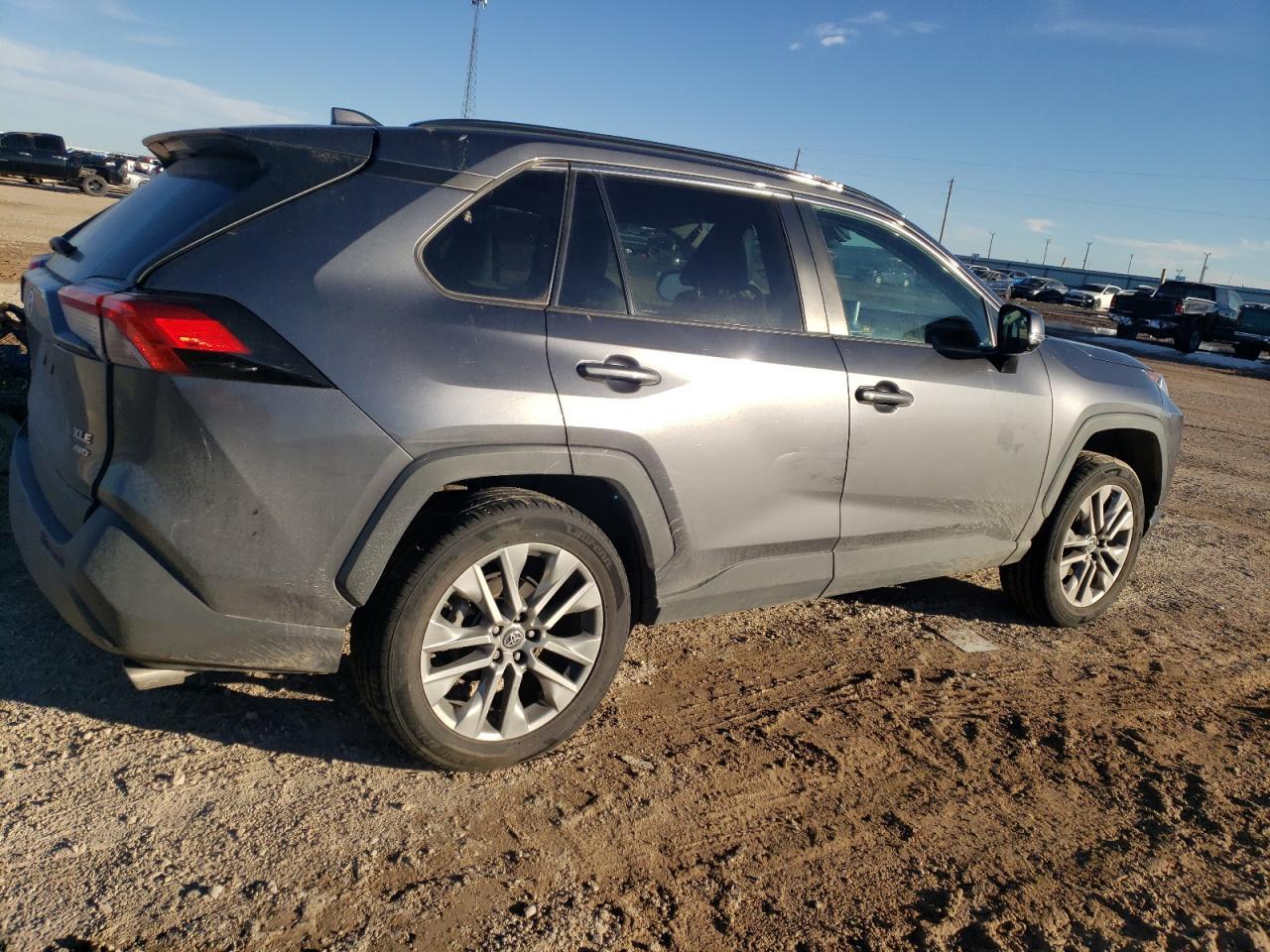 2019 TOYOTA RAV4 XLE P - Фото 3