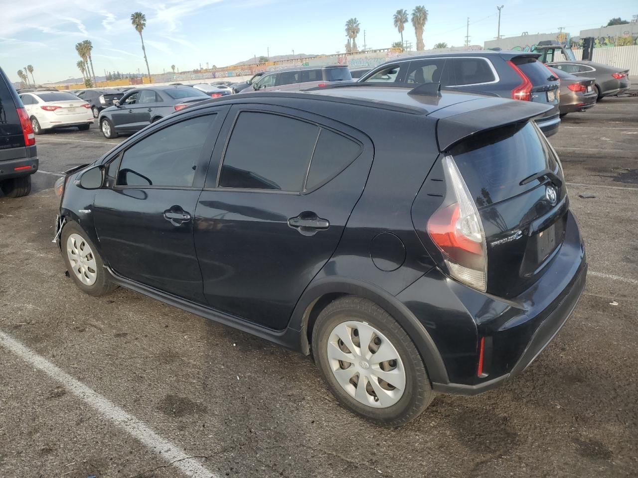 2018 TOYOTA PRIUS C - Image 2