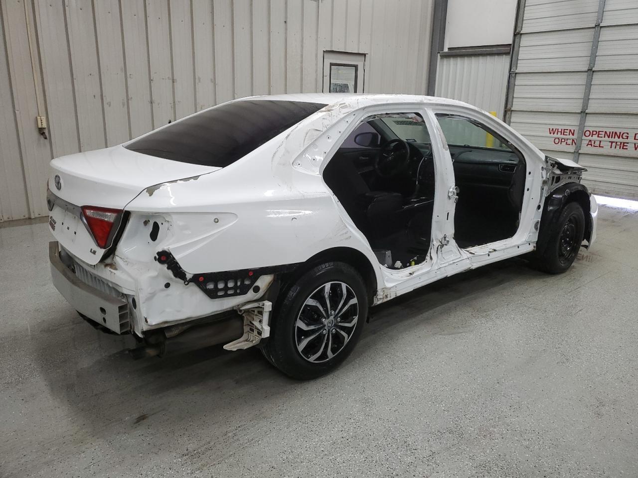 2016 TOYOTA CAMRY LE - Image 3