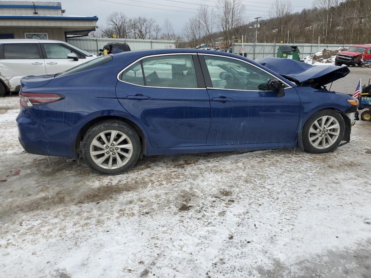 2023 TOYOTA CAMRY LE - Фото 3