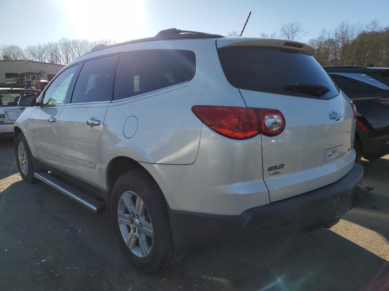 2011 CHEVROLET TRAVERSE L - Фото 2
