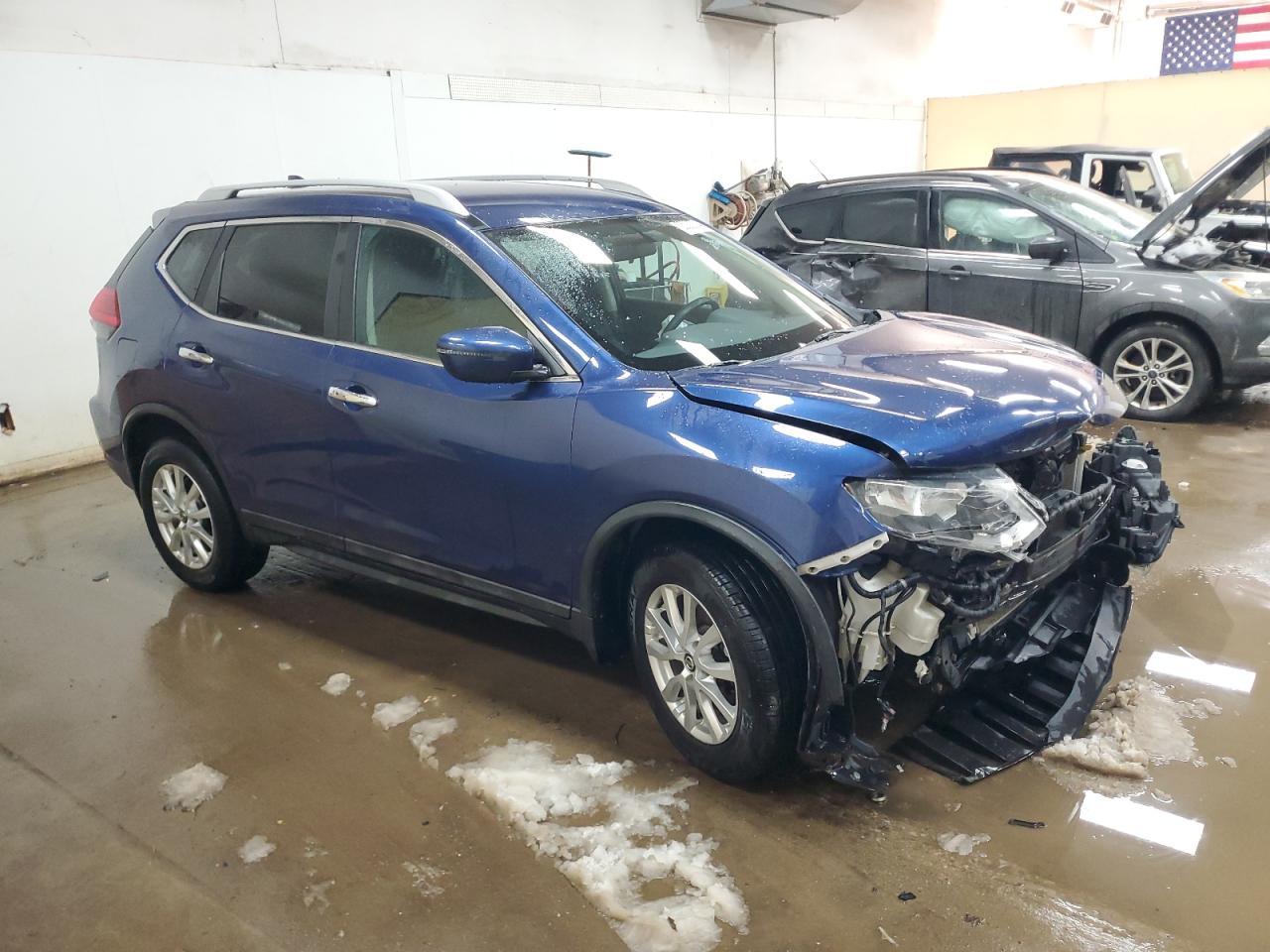 2017 NISSAN ROGUE SV - Фото 4